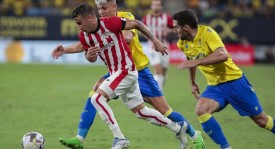 巴塞罗那荣耀重现：蒙锥克体育场足球盛宴名流齐聚